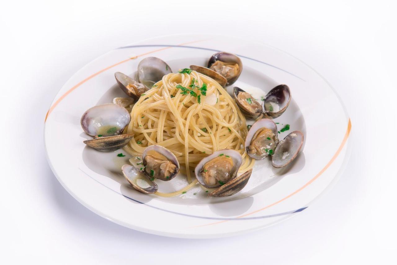 Hotel Ristorante Toscana Аласио Екстериор снимка