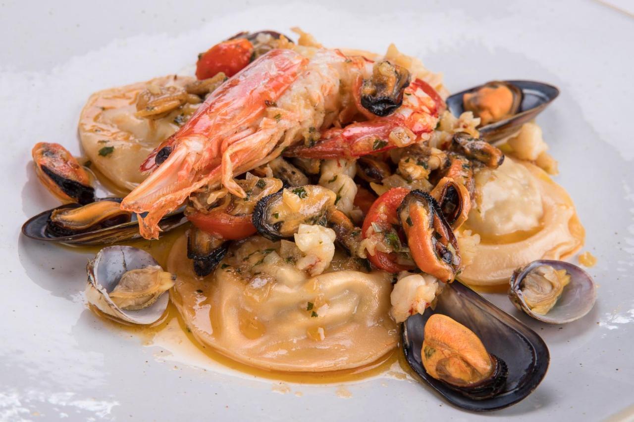 Hotel Ristorante Toscana Аласио Екстериор снимка