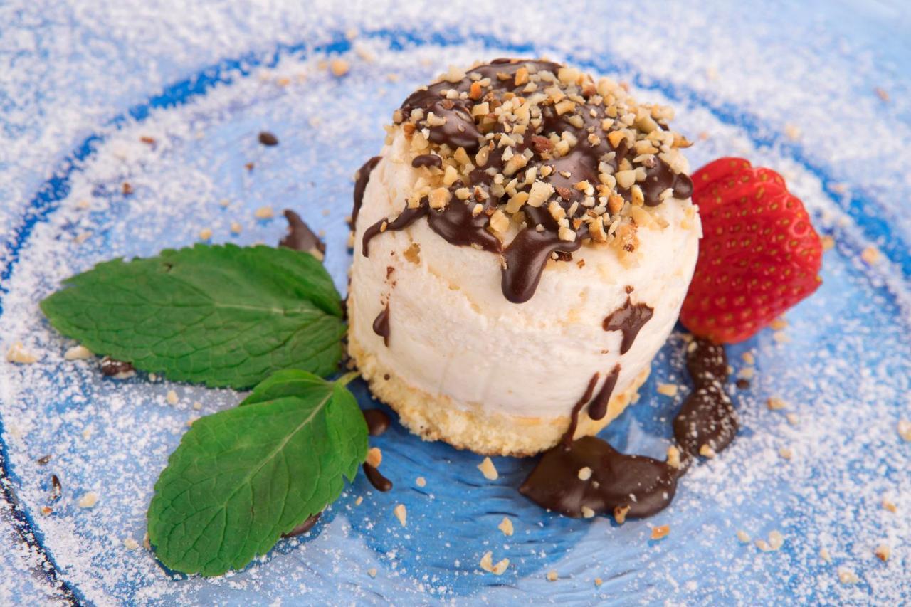 Hotel Ristorante Toscana Аласио Екстериор снимка