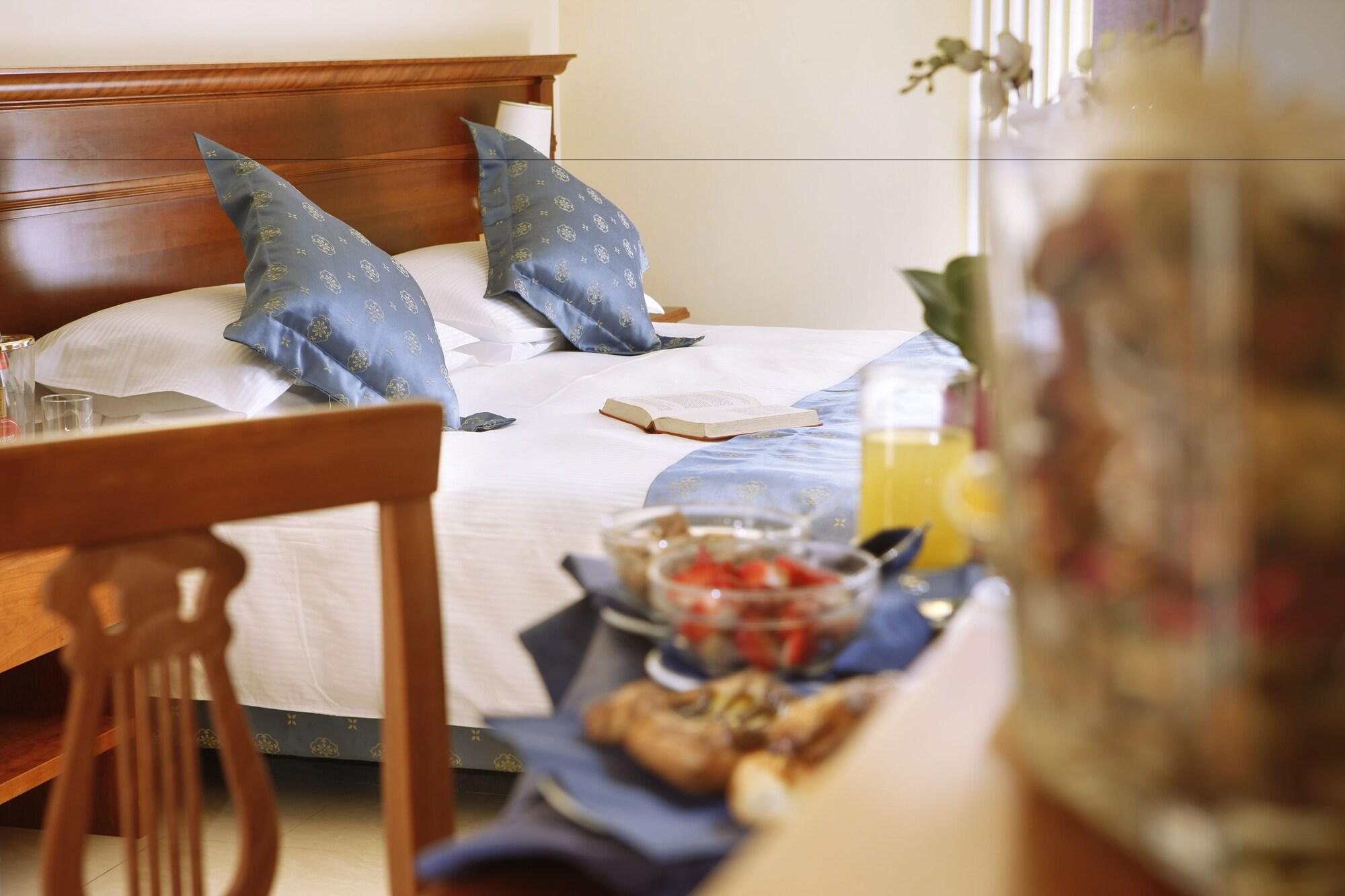 Hotel Ristorante Toscana Аласио Екстериор снимка