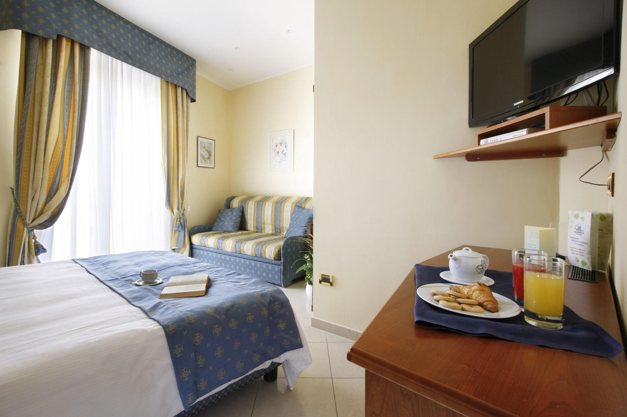 Hotel Ristorante Toscana Аласио Екстериор снимка