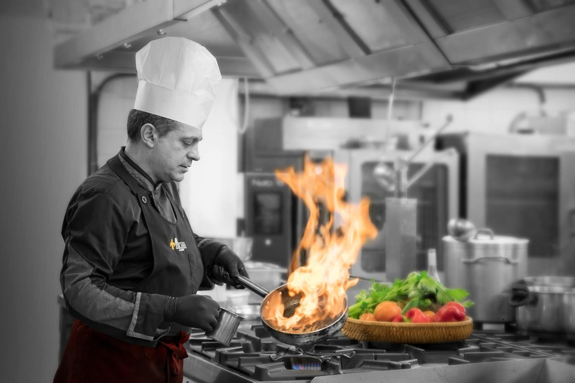 Hotel Ristorante Toscana Аласио Екстериор снимка