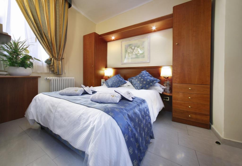 Hotel Ristorante Toscana Аласио Екстериор снимка