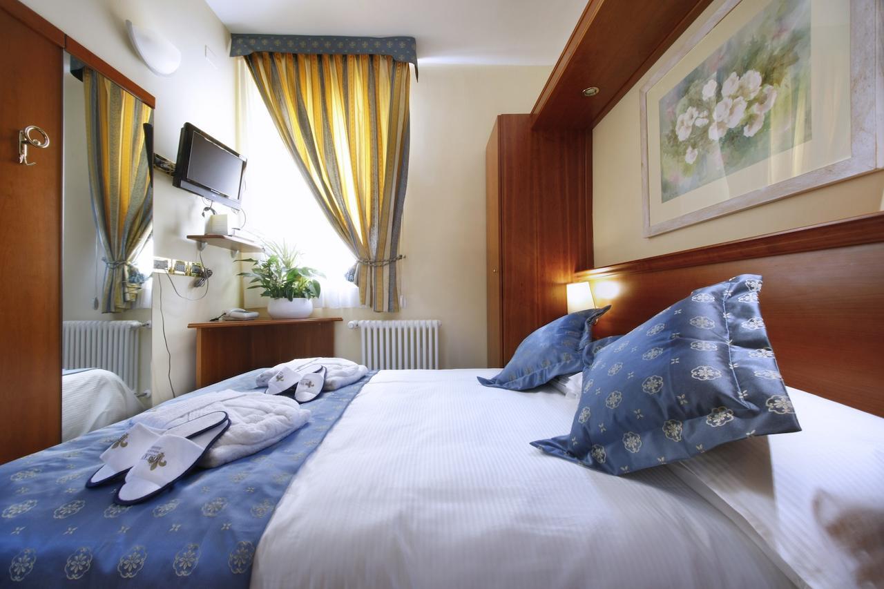Hotel Ristorante Toscana Аласио Екстериор снимка